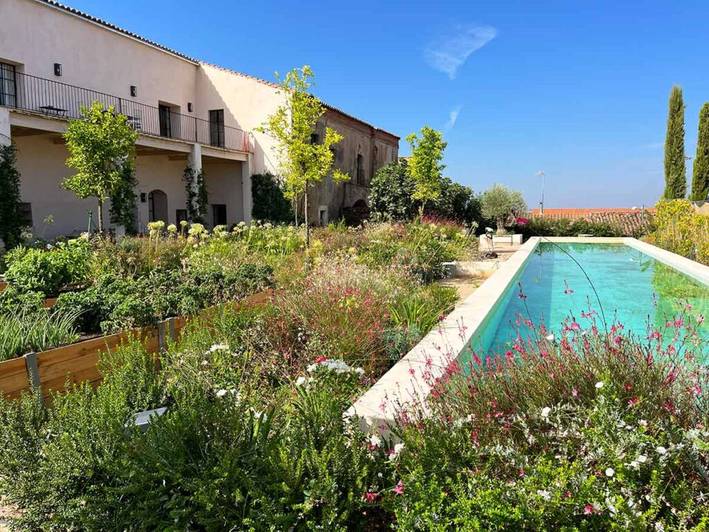 diseno jardin en caceres jardineria especializada en casas de campo