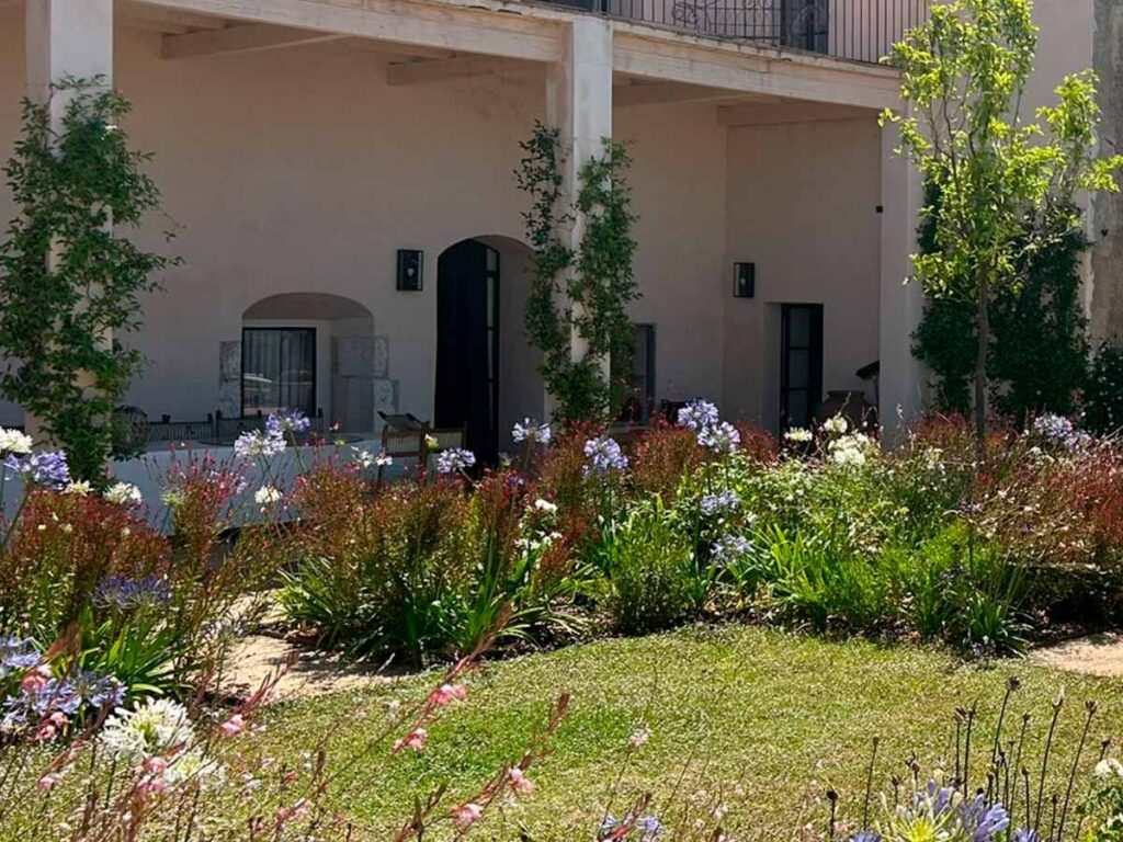 diseno jardin en caceres jardineria especializada en casas de campo