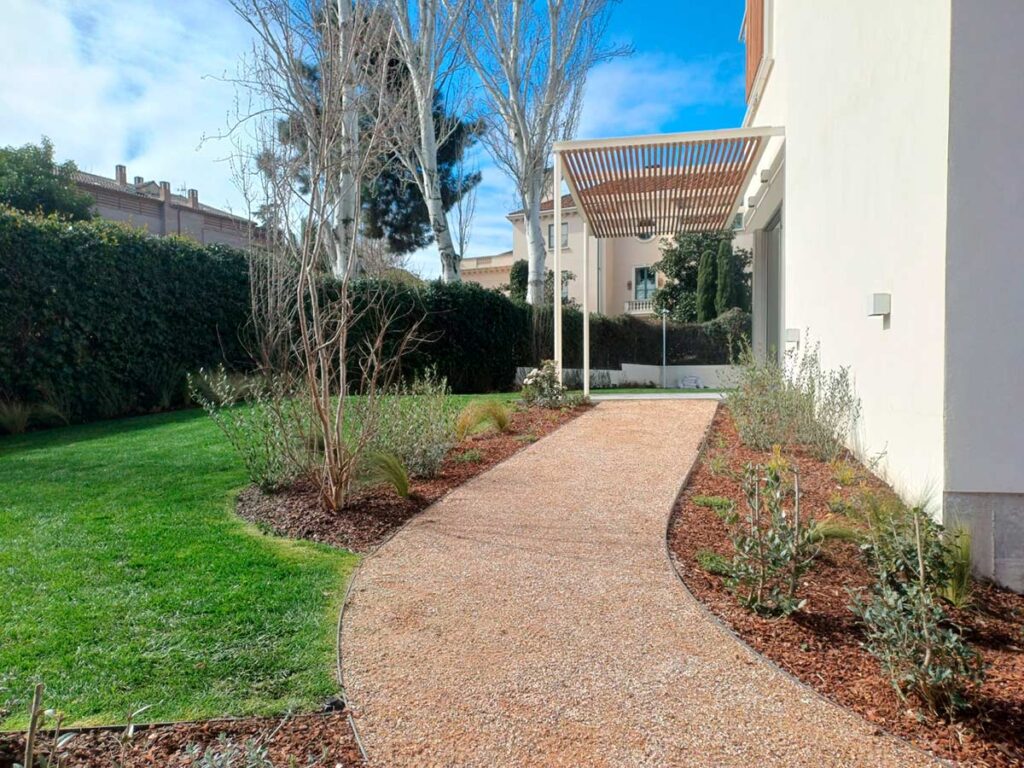 jardin en chalet madrid jardineria en talavera de la reina