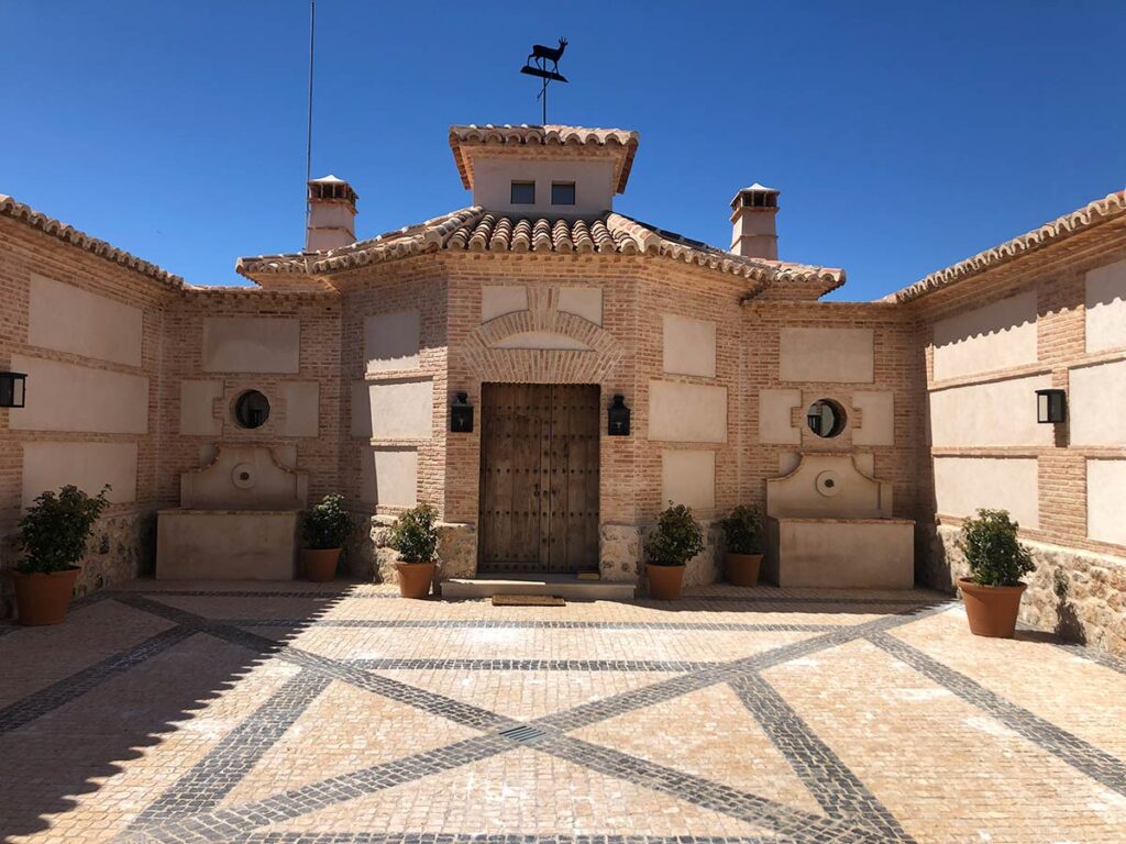 jardin finca en la alcarria creamos caminos pradera borduras plantas