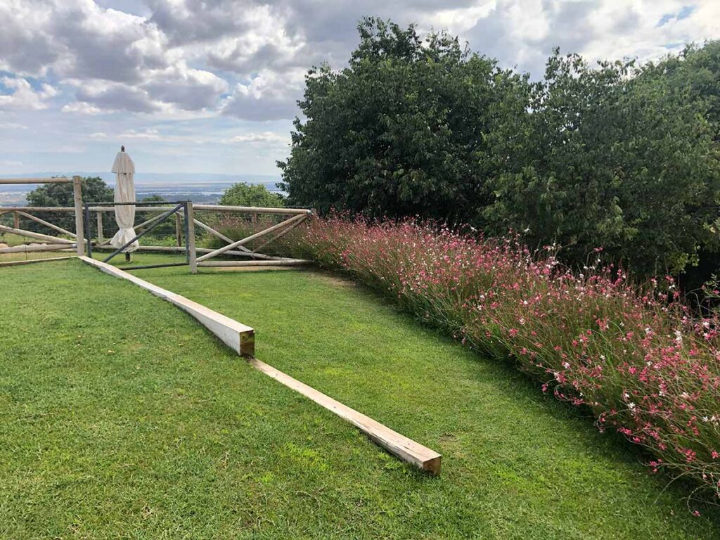 jardin finca en la vera jardines integrados en la naturaleza