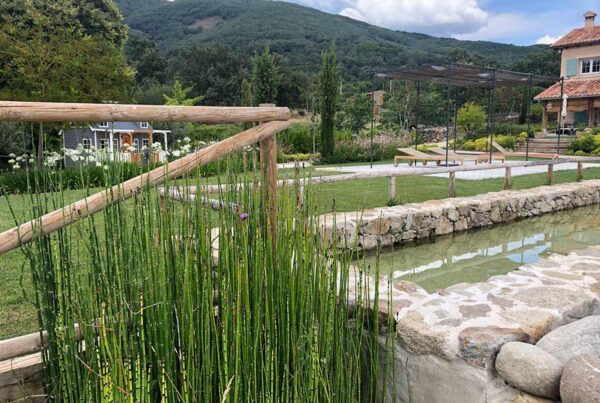 jardin finca en la vera jardines integrados en la naturaleza