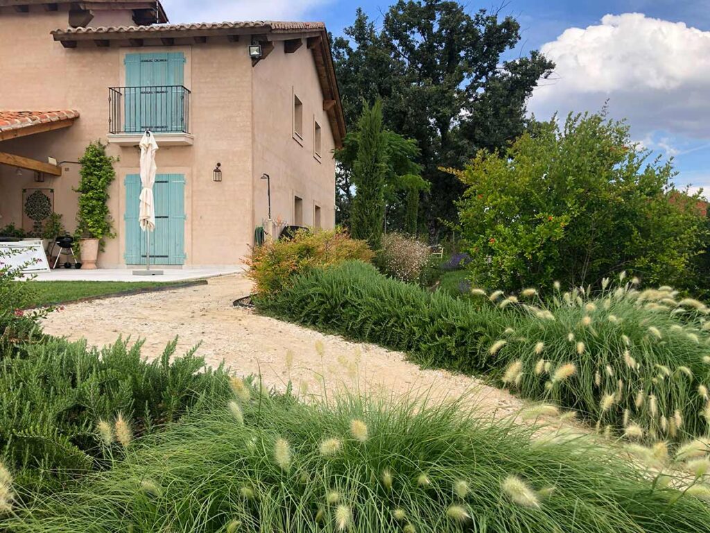 jardin finca en la vera jardines integrados en la naturaleza