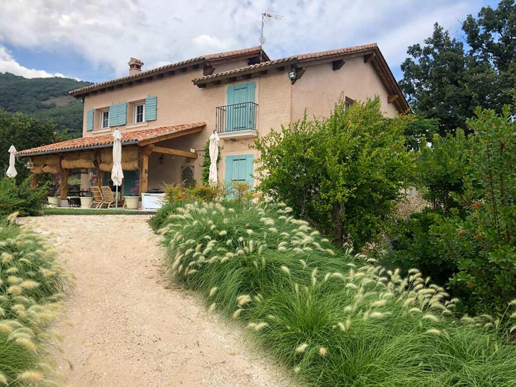 jardin finca en la vera jardines integrados en la naturaleza