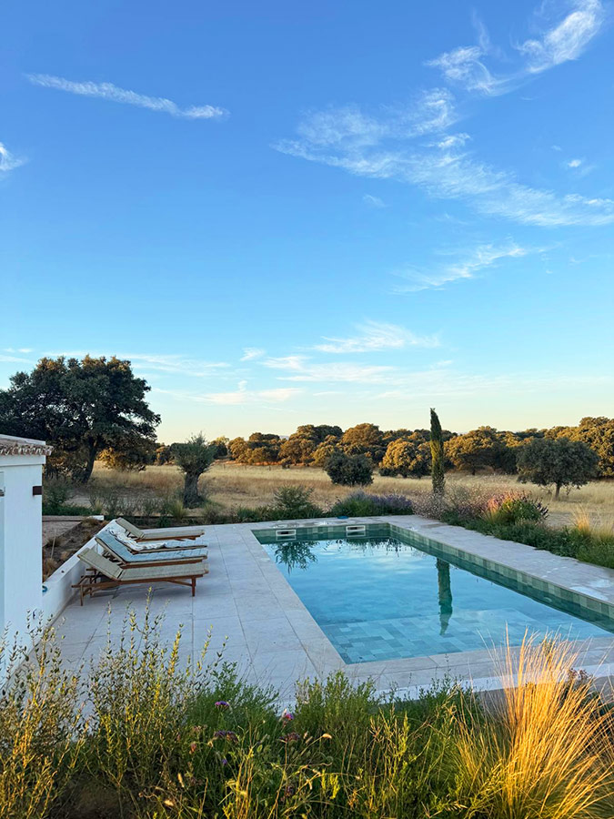 jardin paisajismo en casa de campo oropesa