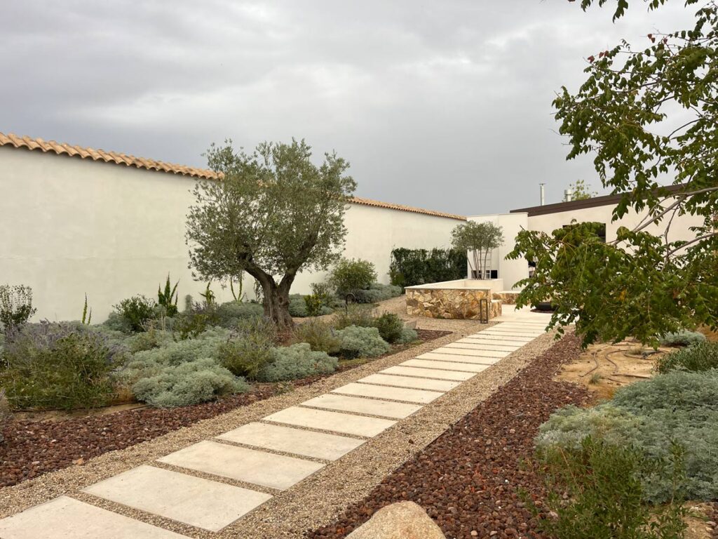 jardin urbano calera y chozas