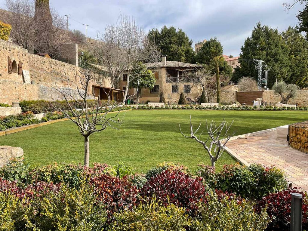 proyecto ajardinamiento con muralla en segovia